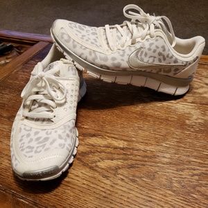 Nike free 5.0 leopard print shoes